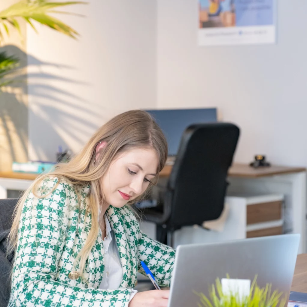 ICC Finance Colomiers Courtier en credit immobilier backoffice ICC Finance Colomiers Courtier en credit immobilier backoffice